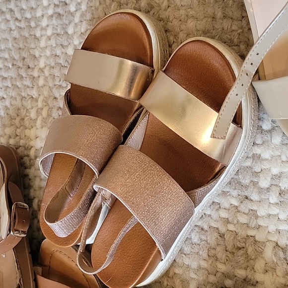 Lot of 5 girls shoes, size 1 and 2's - Picture 4 of 6